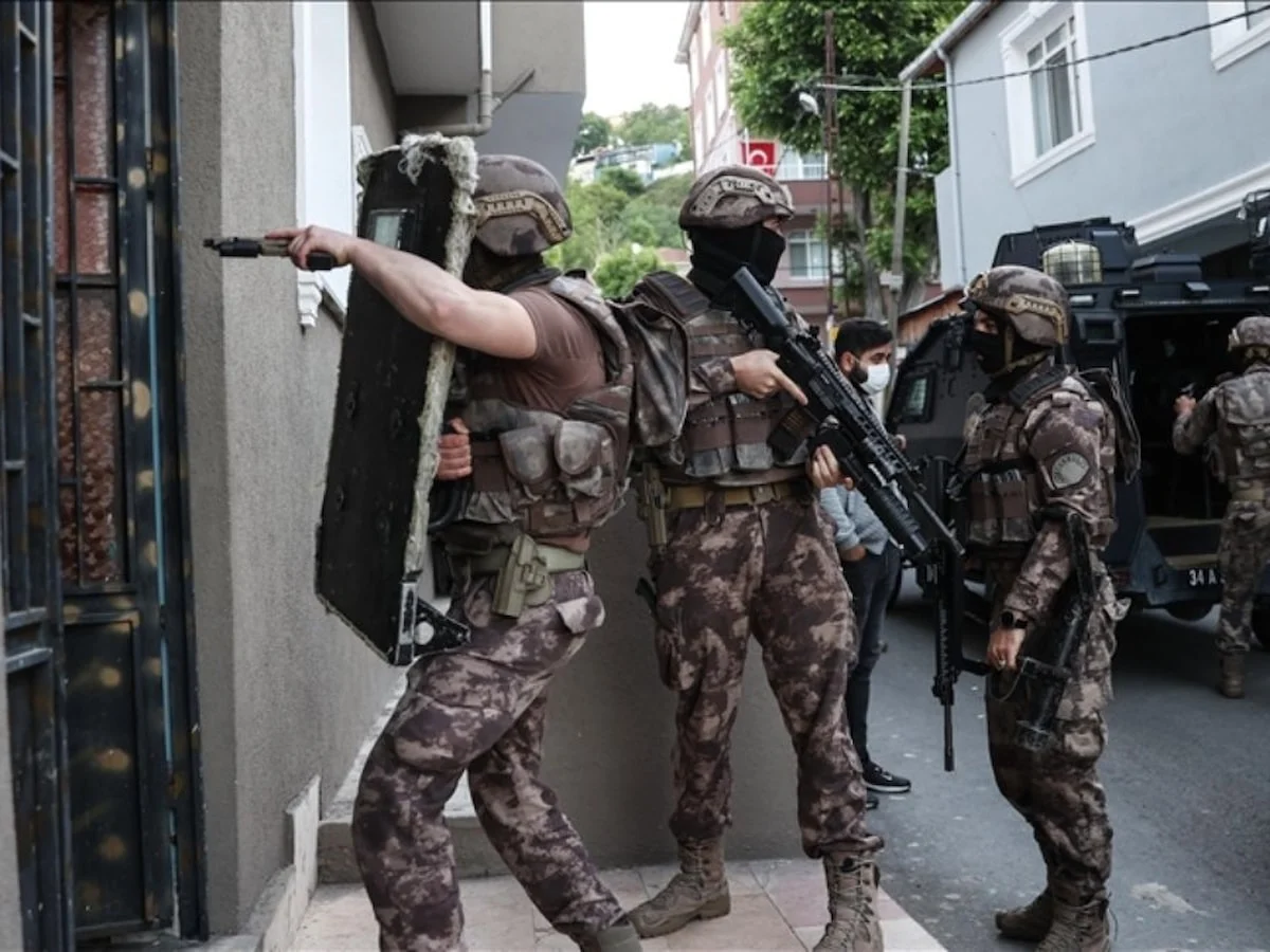İstanbul'da kaçak tütün ticareti yapan şebekeye operasyon: 22 gözaltı