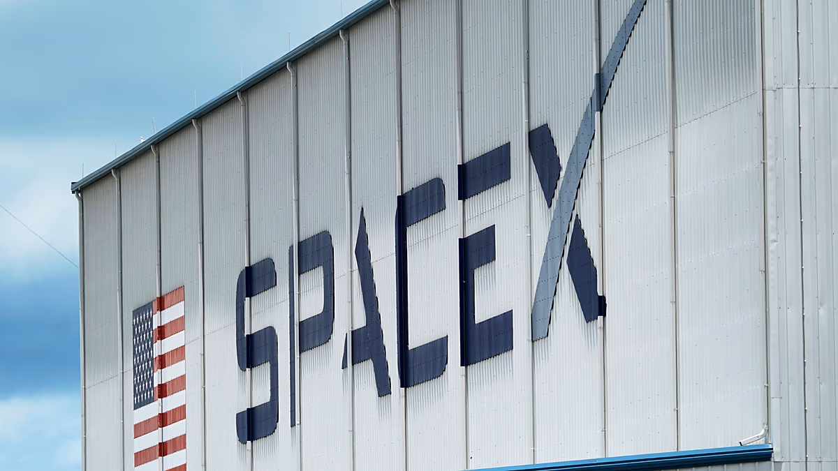 SpaceX, gizli tutulan bir uzay aracını sessizce fırlattı