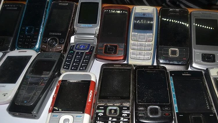 Eski telefonlar neden yıllarca çekmecede bekliyor?