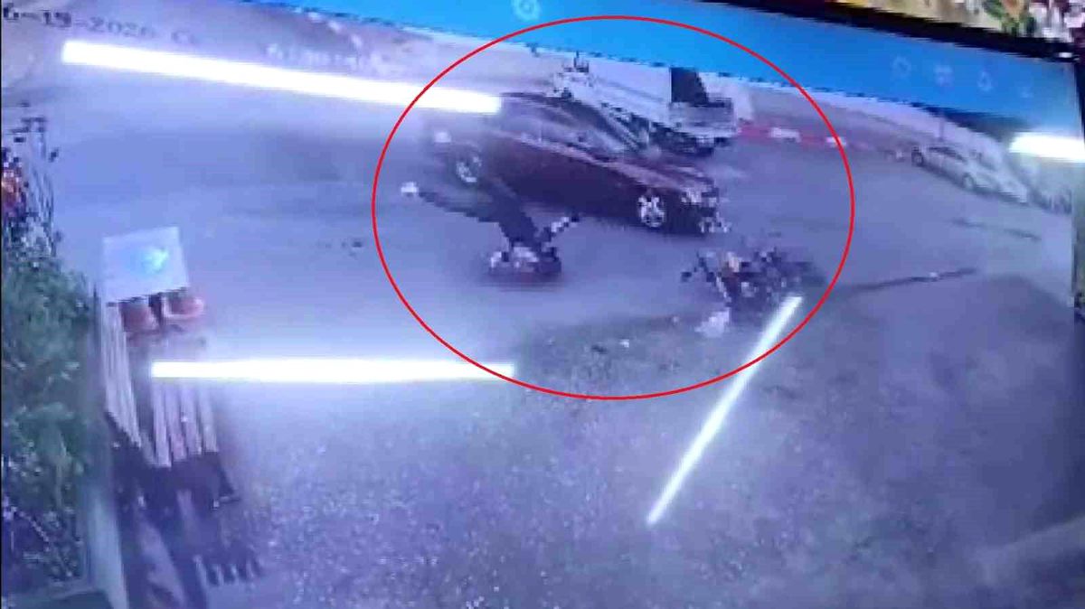 Motosikletlinin ölümden döndüğü kaza kamerada