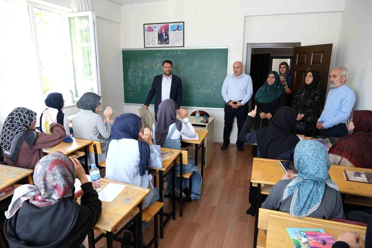 Erzincan'da ilk kez yatılı yaz Kur'an kursu uygulaması başladı