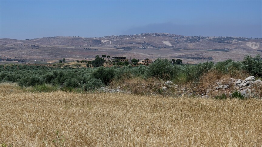 İsrail askerleri, Lübnan'da işgal altındaki bölgelerde çiftçileri ateş açarak hasattan mahrum bırakıyor