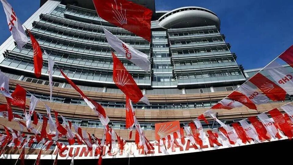 CHP'den il başkanlarına çağrı: “Partide kalıp mücadele edenlerin başımız üstünde yeri var“
