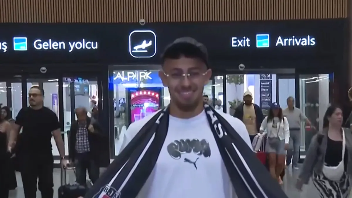Beşiktaş'ın yeni transferi İlhan Fakılı, İstanbul'da!