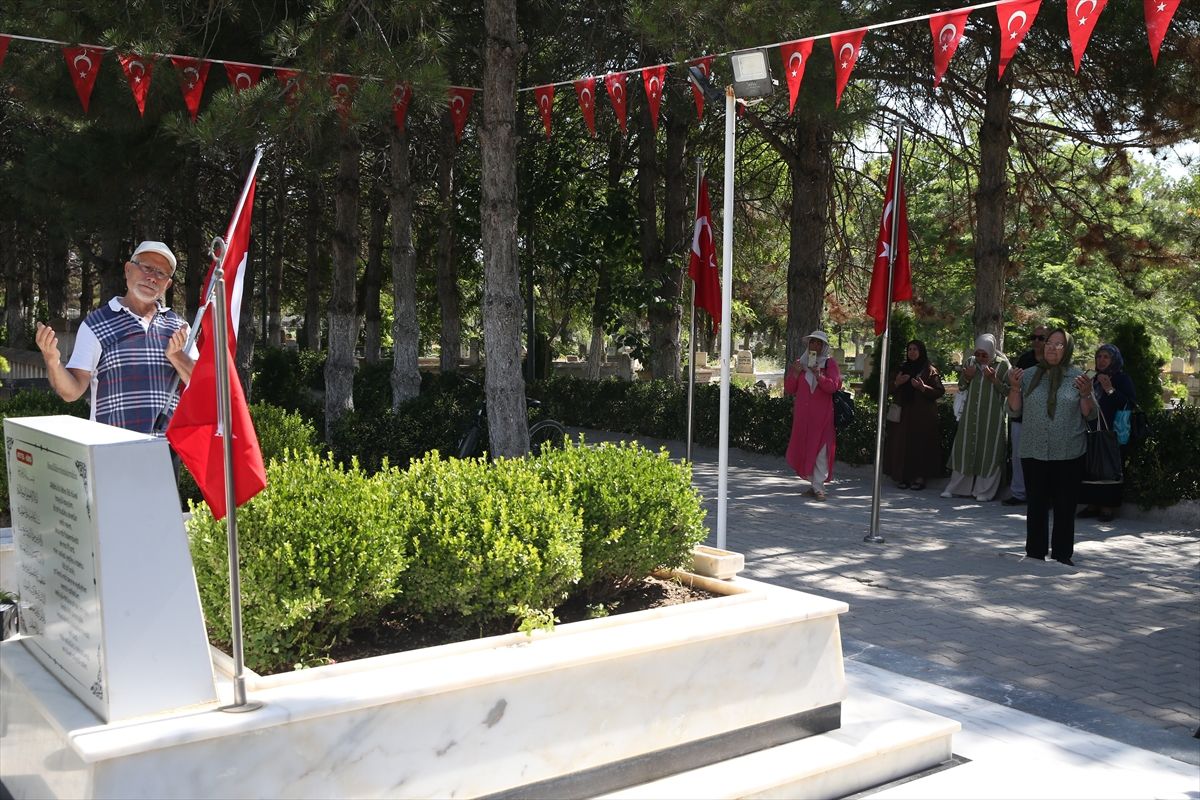 Ömer Halisdemir'in kabrinde 10. yılda ziyaretçi akını