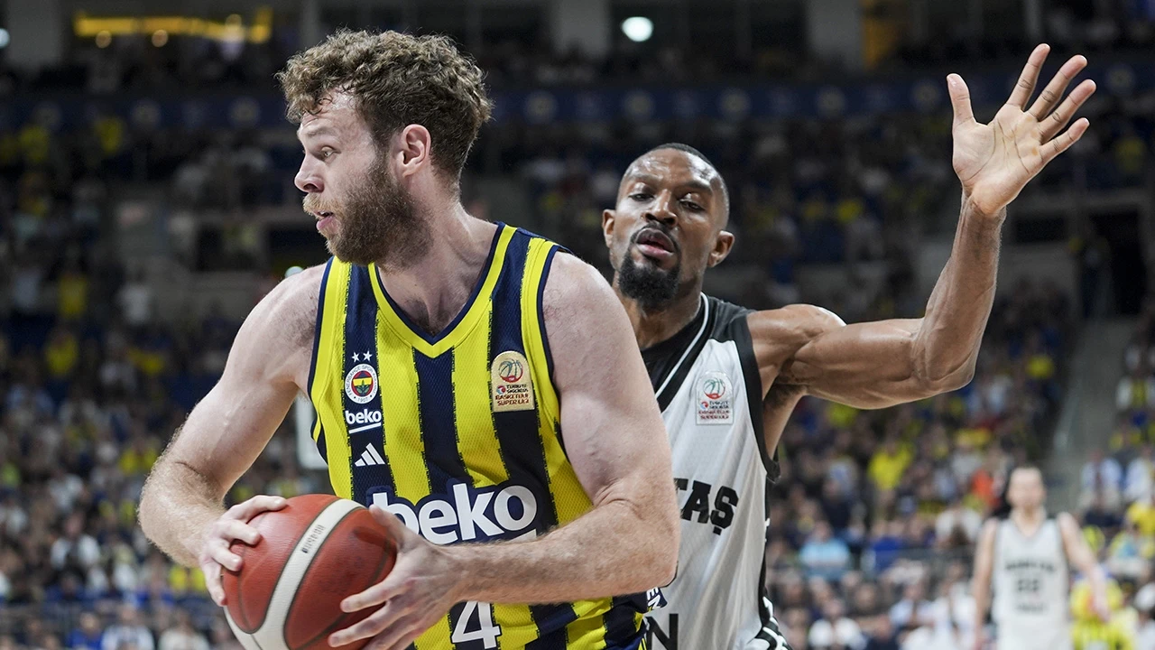 Fenerbahçe Beşiktaş'ı 25 sayı farkla yenerek finalde seriyi eşitledi
