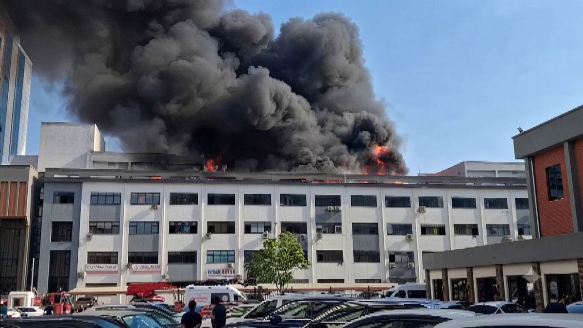 Gaziantep'te iş merkezinde yangın