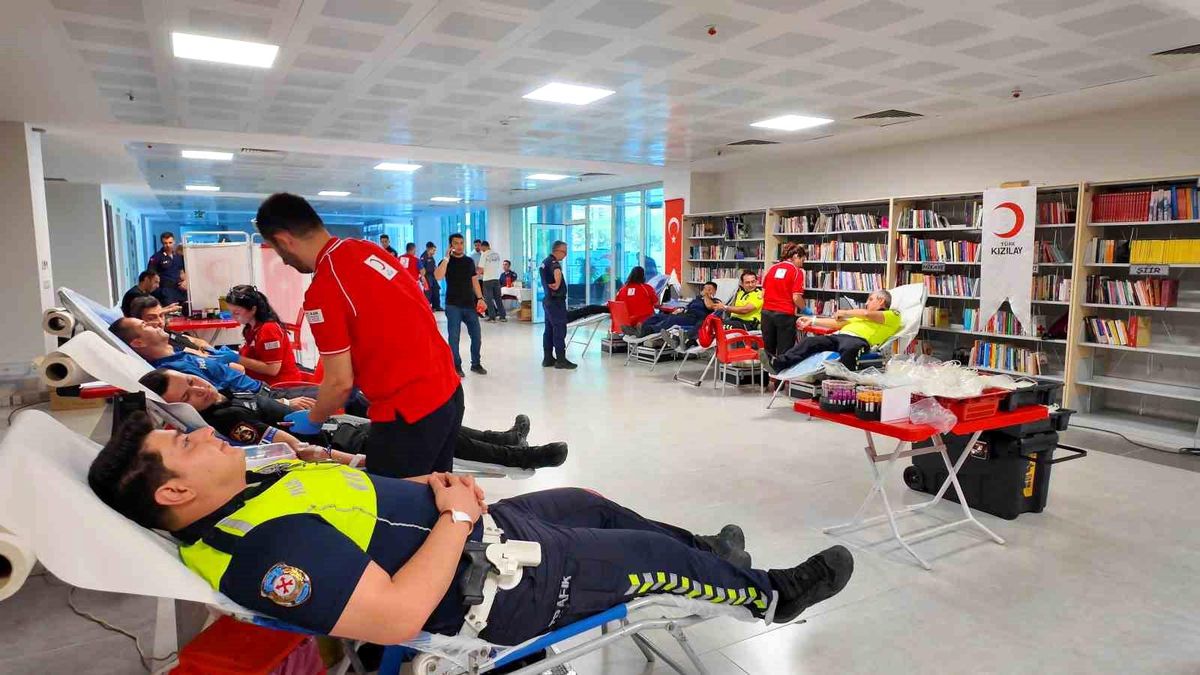 Tekirdağ'da polis ve jandarmadan örnek dayanışma: Kızılay'a kan bağışı