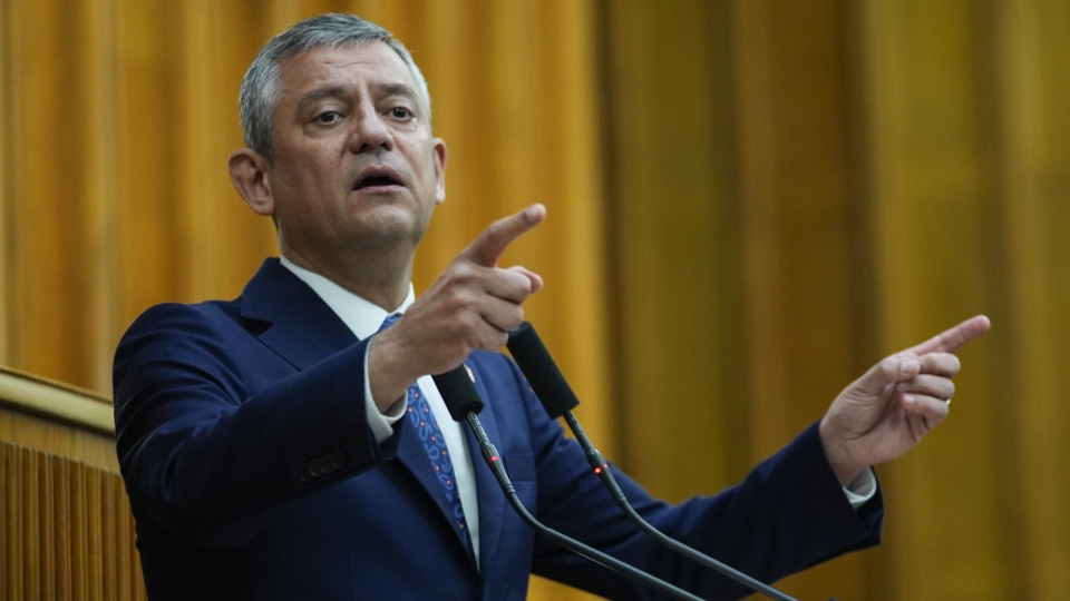 Özgür Özel'in ekibindeki 28 isim CHP PM'den istifa etti