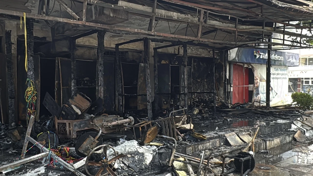 Hatay'da çıkan yangında 10 iş yeri zarar gördü