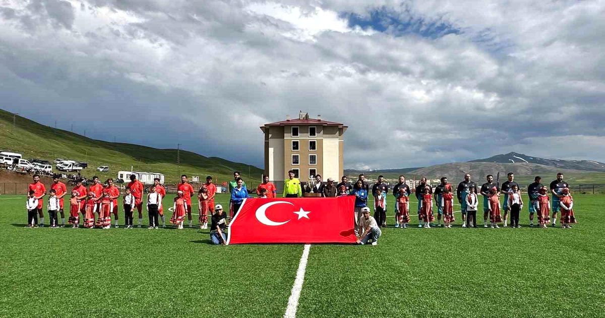 Tekman'da Mustafa Çiftçi futbol turnuvası şampiyonu Hürriyetspor oldu