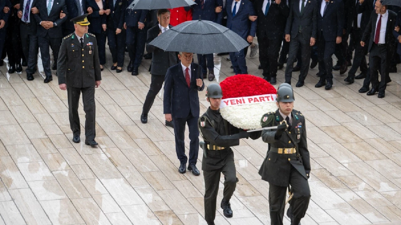 Yeni Parti Genel Başkanı Özel başkanlığındaki heyet, Anıtkabir'i ziyaret etti