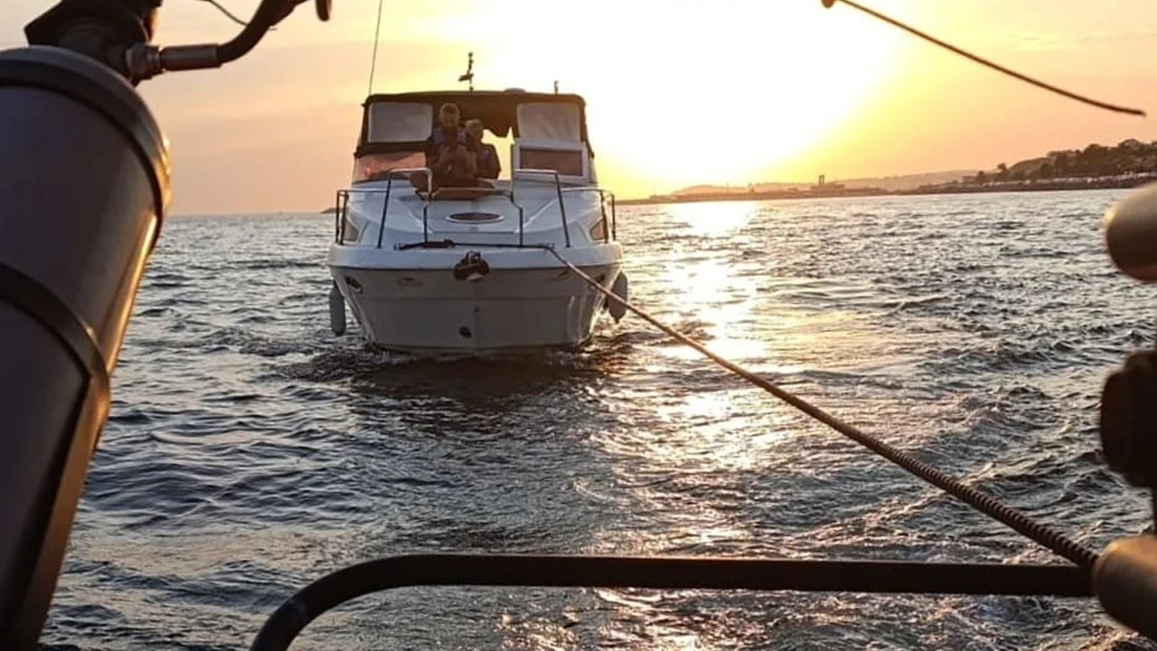 Marmara'da korku dolu anlar: Sürüklenen tekne için seferber oldular