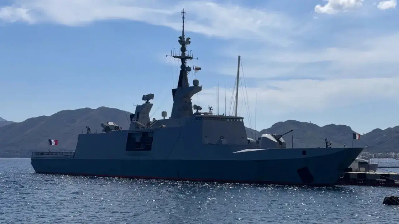 Fransız Donanması'na ait fırkateyn Marmaris'e demirledi