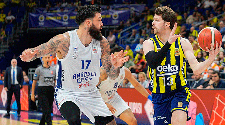 Fenerbahçe, yarı final serisi ilk maçında Anadolu Efes'i geriden gelerek mağlup etti!