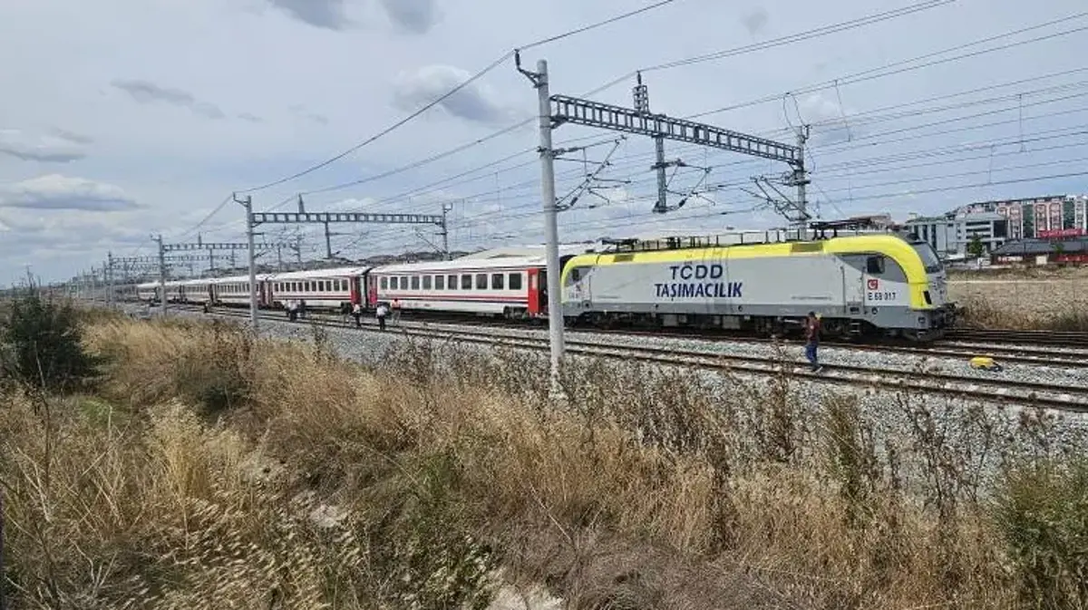 Edirne-İstanbul seferini yapan yolcu treni raydan çıktı