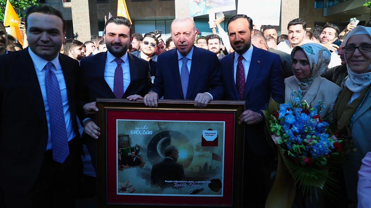 Gençlerden Cumhurbaşkanı Erdoğan'a Babalar Günü sürprizi