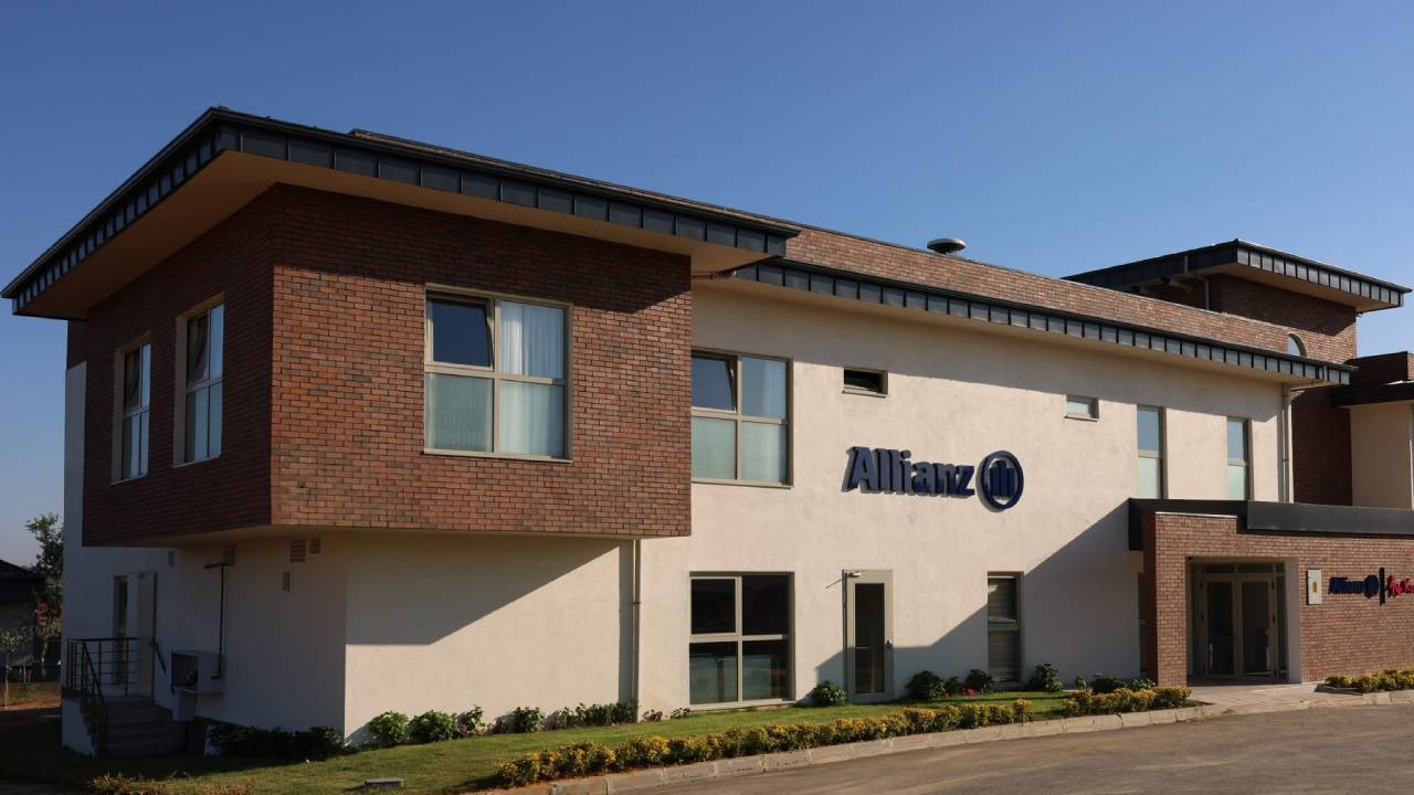 Allianz’ın 3 milyon euro’ya varan desteğiyle Koruncukköy Bolluca’da inşa edilen kız öğrenci yurdu kapılarını açtı