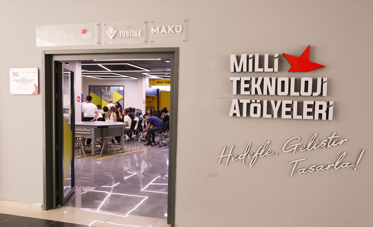 MAKÜ'de TÜBİTAK destekli "Milli Teknoloji Atölyesi Yaz Okulu" başladı