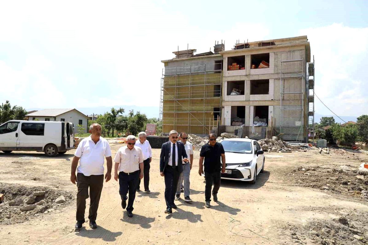 Dikmeli İlkokulu inşaatında çalışmalar yerinde incelendi