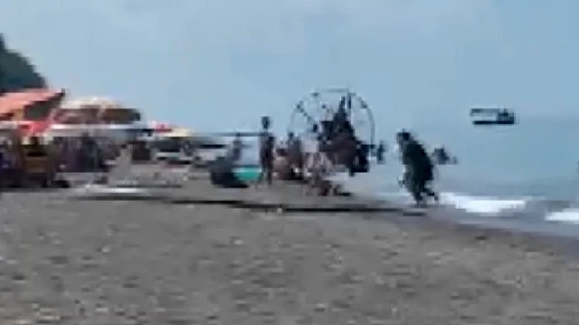 Düzce'de inanılmaz kaza kamerada: Paramotorla havalanmak isterken tatilcilerin arasına daldı