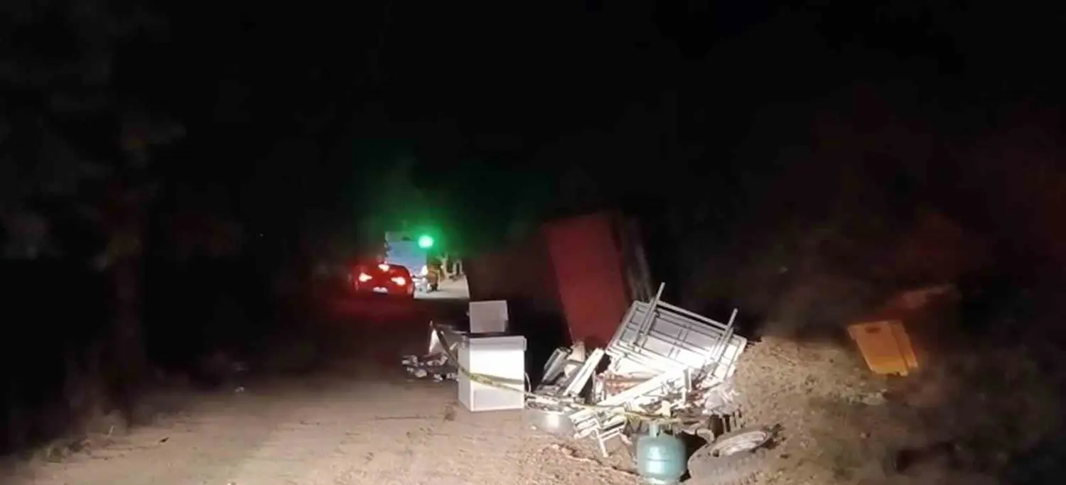Sakarya'da devrilen kamyonetteki 1 kişi öldü, 1 kişi yaralandı