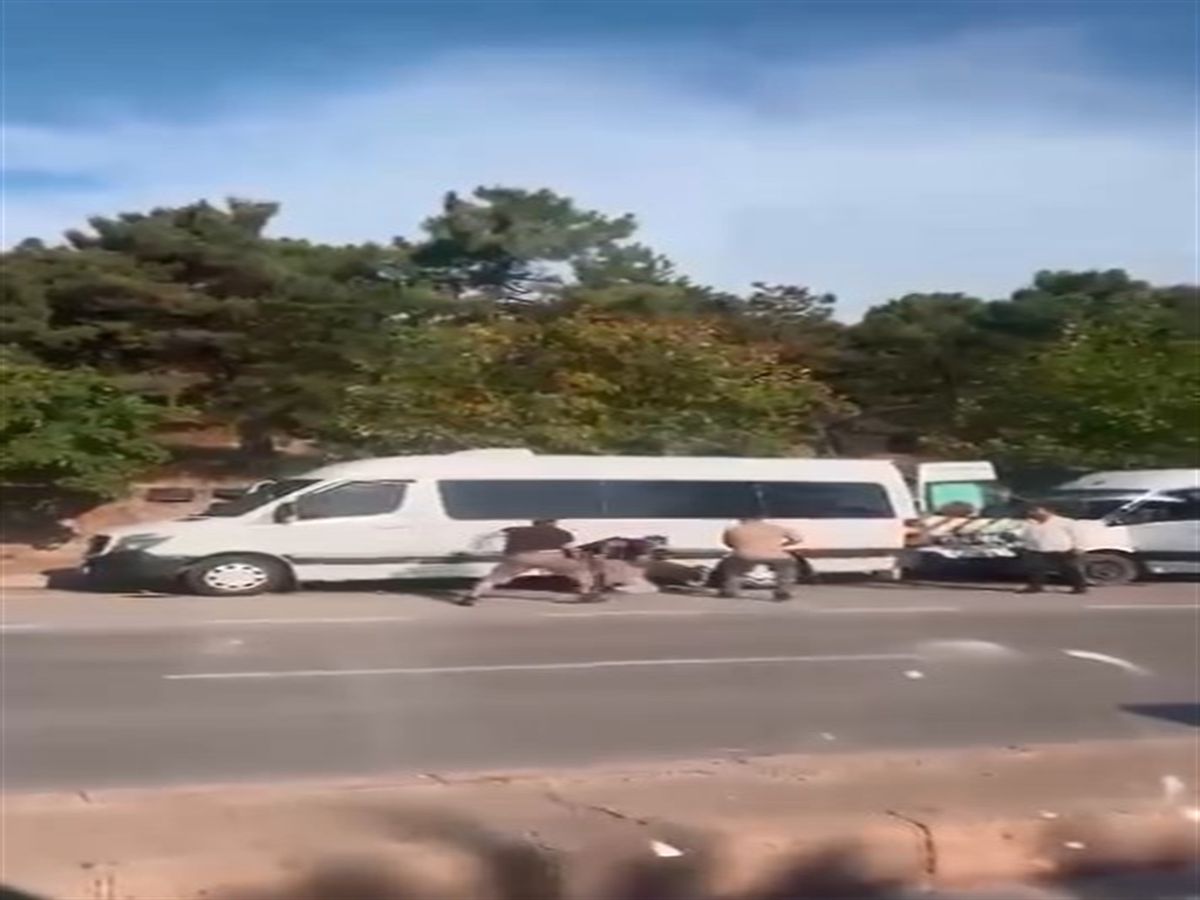 Trafikte sopalarla darba 4 tutuklama