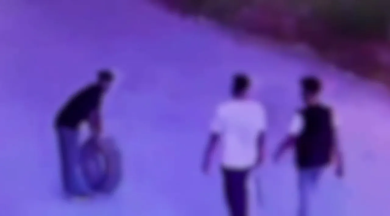 Gece yarısı lastikçi bulamayan 4 şahıs, park halindeki aracın yedek lastiğini çaldı
