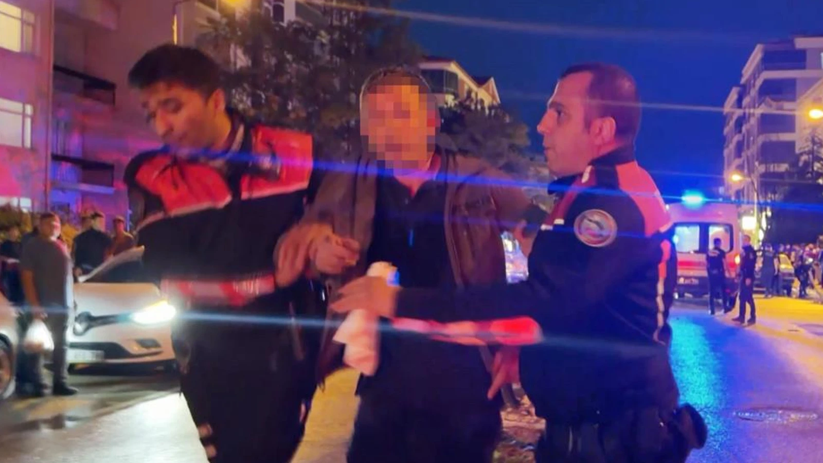 Öfkeli baba, kızını rahatsız eden gencin o uzvunu kesti: 1'i polis 2 yaralı