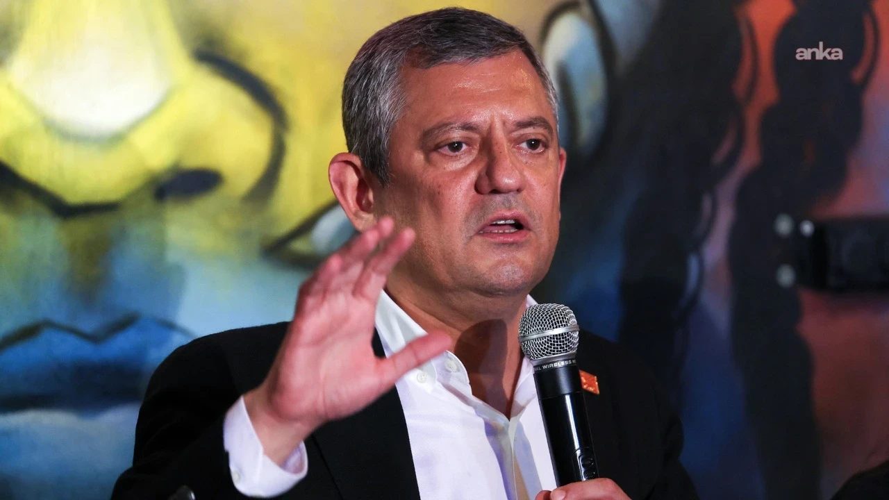 Özgür Özel'den üniversite öğrencilerine: Sizi ümitsiz ve karamsar bırakmayacağız