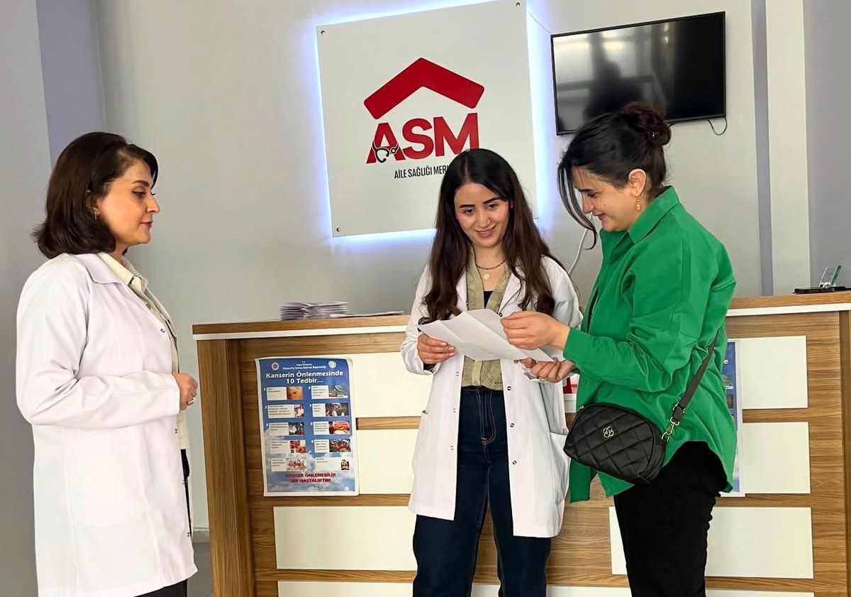Yüksekova'da vatandaşlara yönelik cilt kanseri farkındalık etkinliği düzenlendi