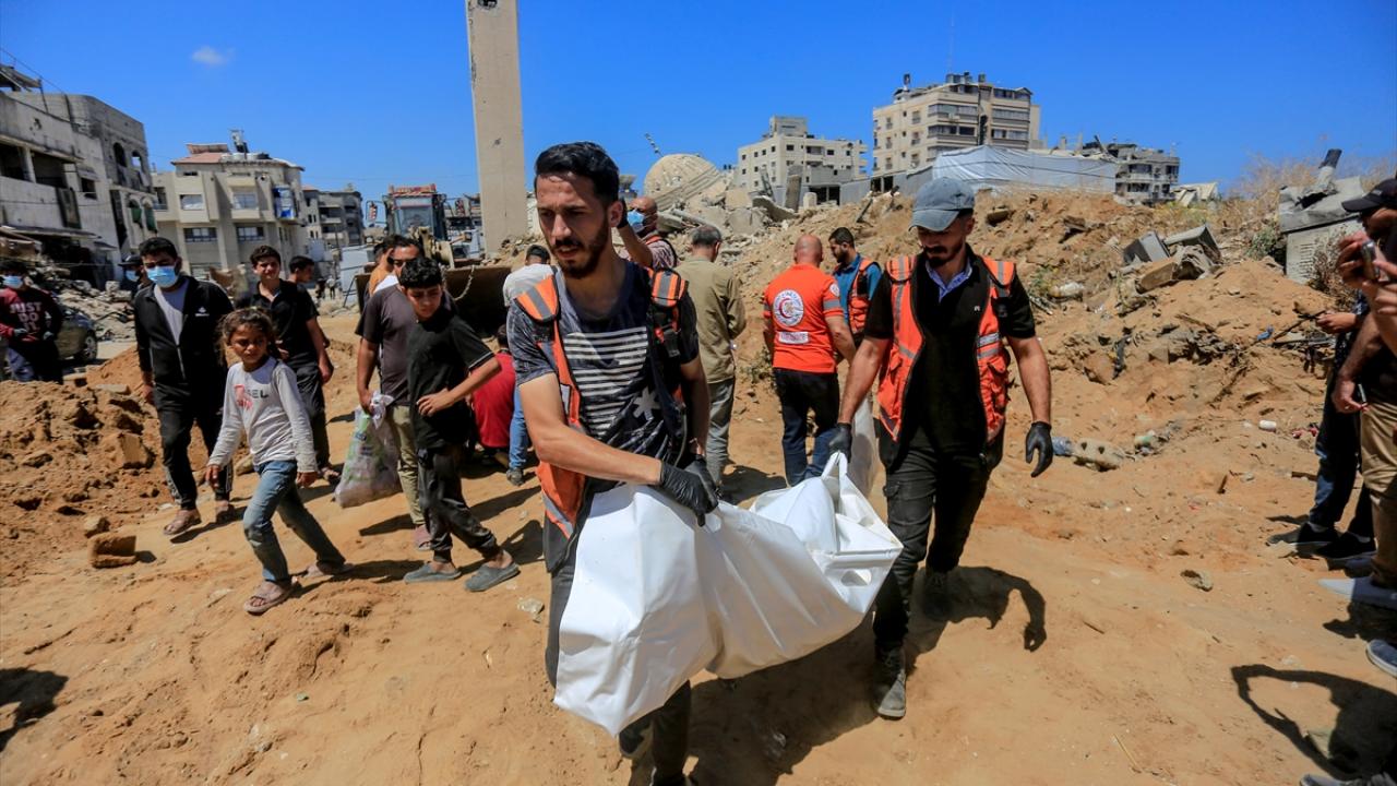 Katil İsrail'in Gazze'ye gün içinde düzenlediği saldırılarda hayatını kaybedenlerin sayısı 10'a yükseldi