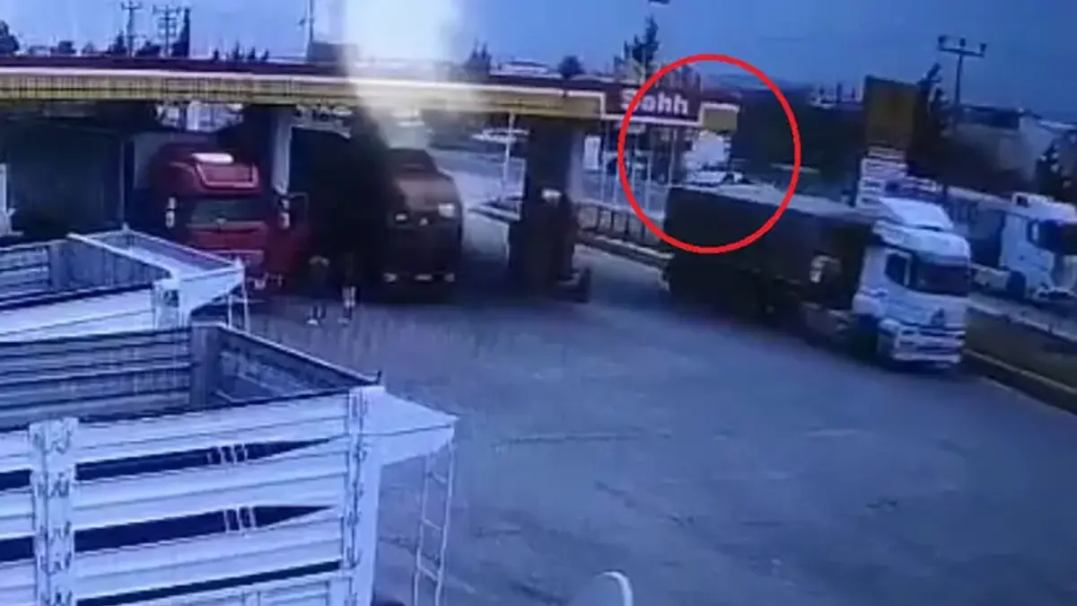 Mersin'de feci kaza! TIR'lar birbirine girdi: 18 yaşındaki genç yaşamını yitirdi