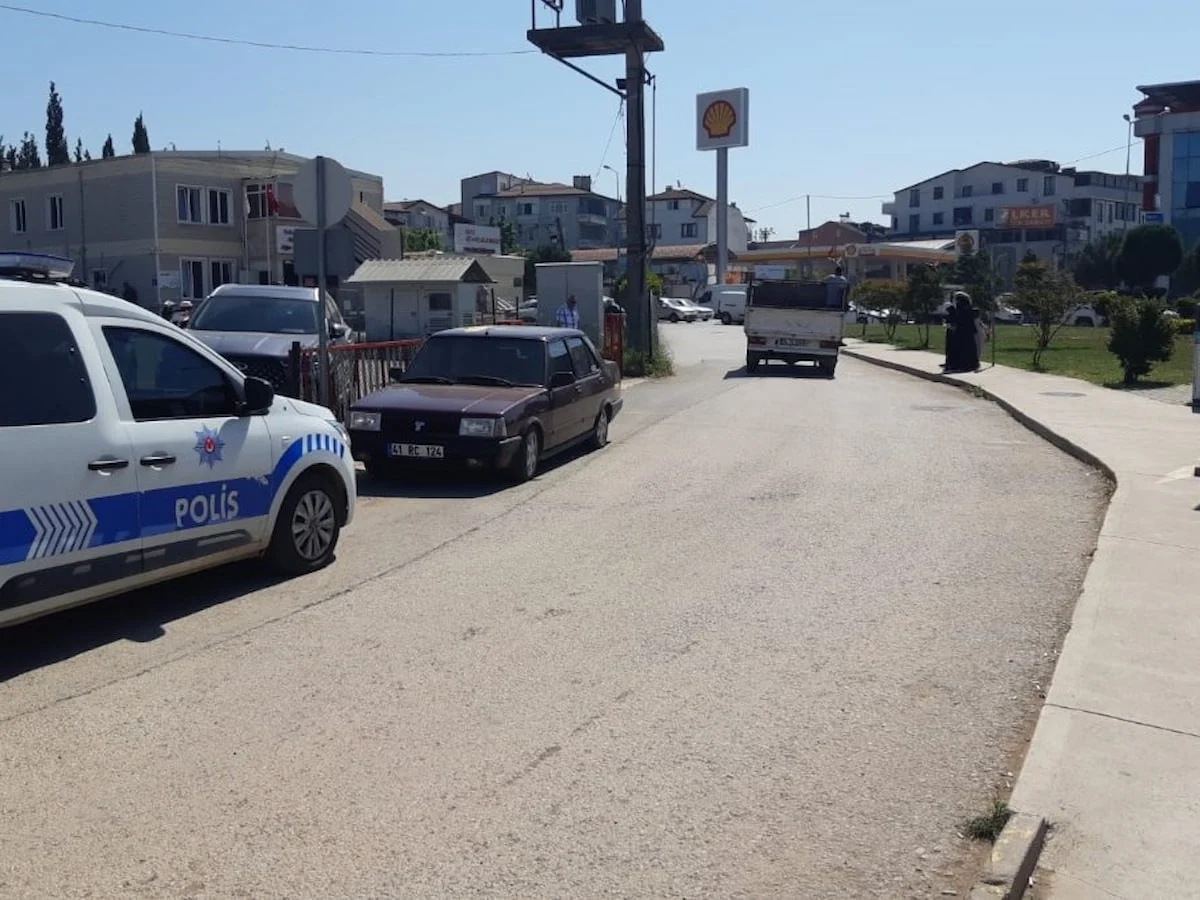 Kocaeli’de hastane önünde tartıştığı kadını bıçakladı