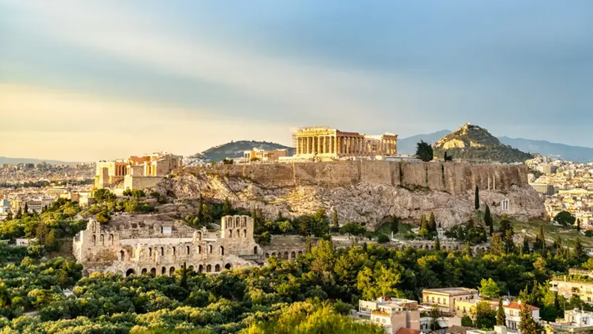 Atina’da Akropolis yakınında bıçaklı saldırı: 2 turist yaralandı