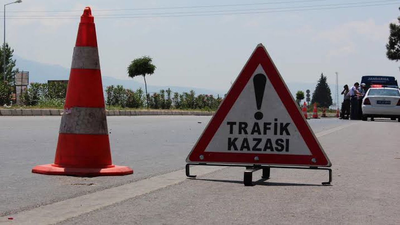 Alanya’da otomobil ile kamyonet çarpıştı: 2 yaralı