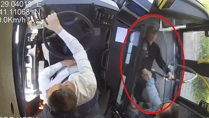 İETT otobüsünde düştü, 1 gün sonra hayatını kaybetti! O anlar kamerada