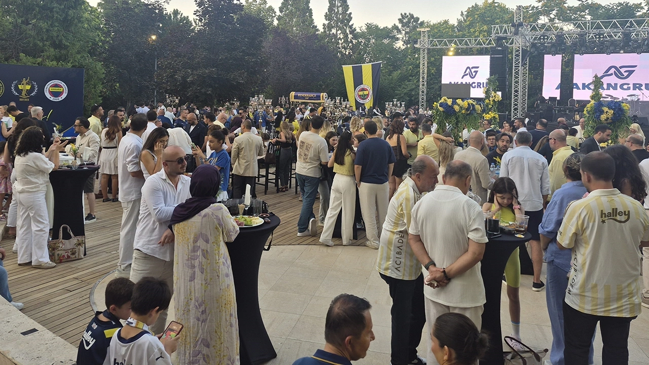 Ankara'da Fenerbahçe rüzgarı: Fenerbahçeliler günü kutlandı