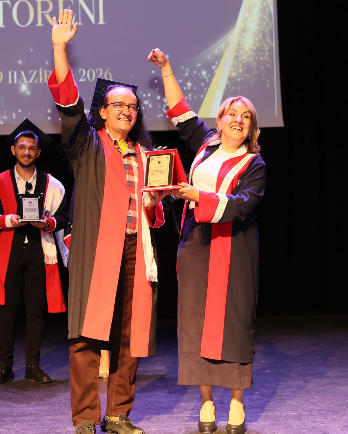 Annemin Vasiyetiyle Üniversitelerde Birincilikle Mezun Oldu