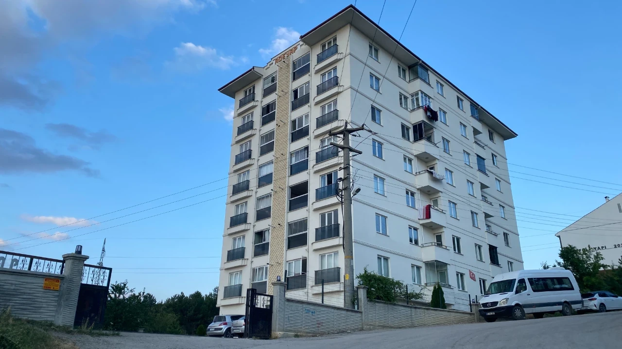 7. kattan düşen 2 yaşındaki Ömer Agah yaşamını yitirdi