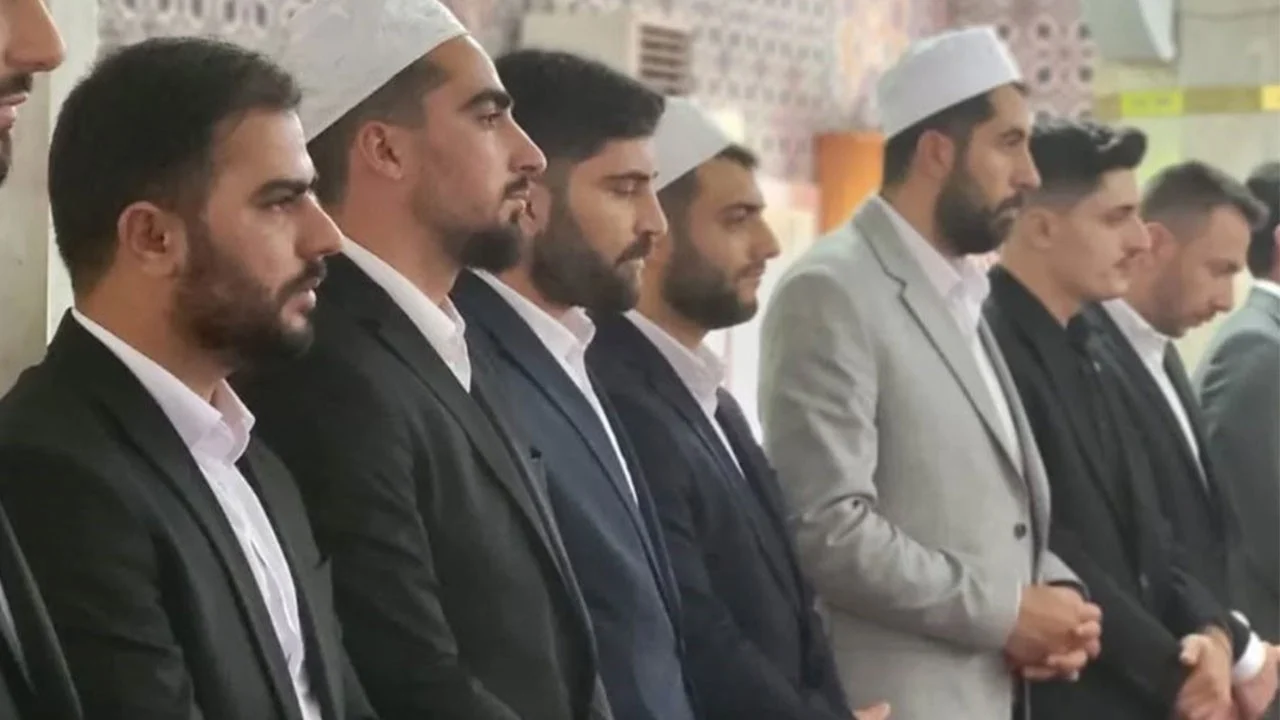 En güzel ezanı okumak için kıyasıya yarıştılar