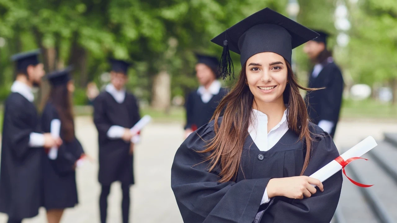 OXFORD'U BİLE YAKALADI! Vakıf Üniversitelerinde fiyatlar dudak uçuklattı: 3.7 milyona üniversite