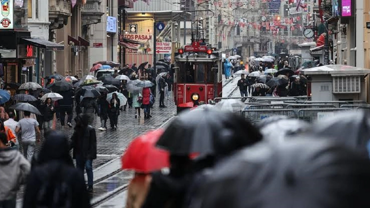 Meteoroloji İstanbul'u gün verip uyardı: 4 gün şakır şakır yağacak