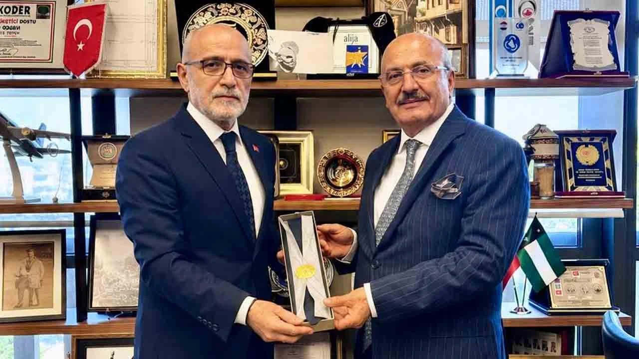 Başdanışman Yalçın Topçu, Taşköprü Belediye Başkanı Hüseyin Arslan’ı Külliye’de ağırladı