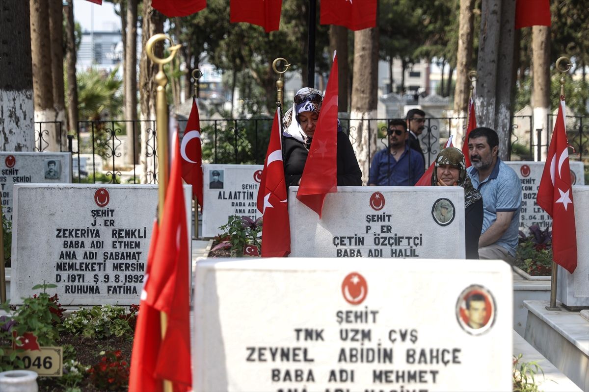 Mersin, Hatay ve Osmaniye'de 15 Temmuz dolayısıyla şehitlikler ziyaret edildi