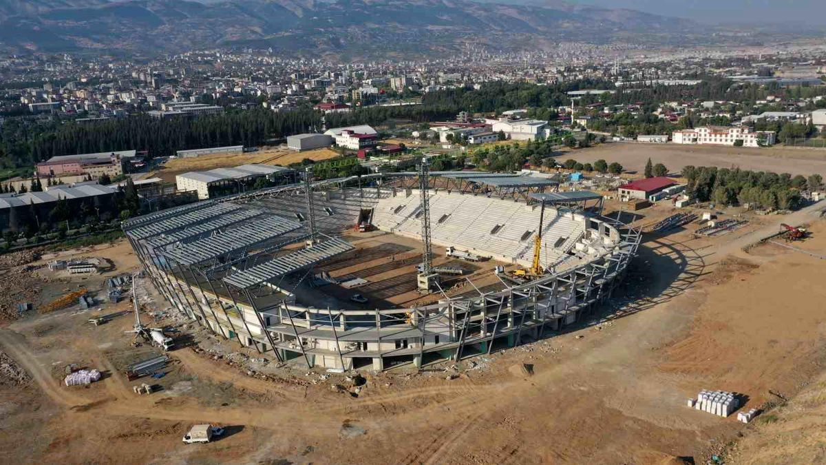 Kahramanmaraş'ta yeni stadyumda yüzde 50 seviye