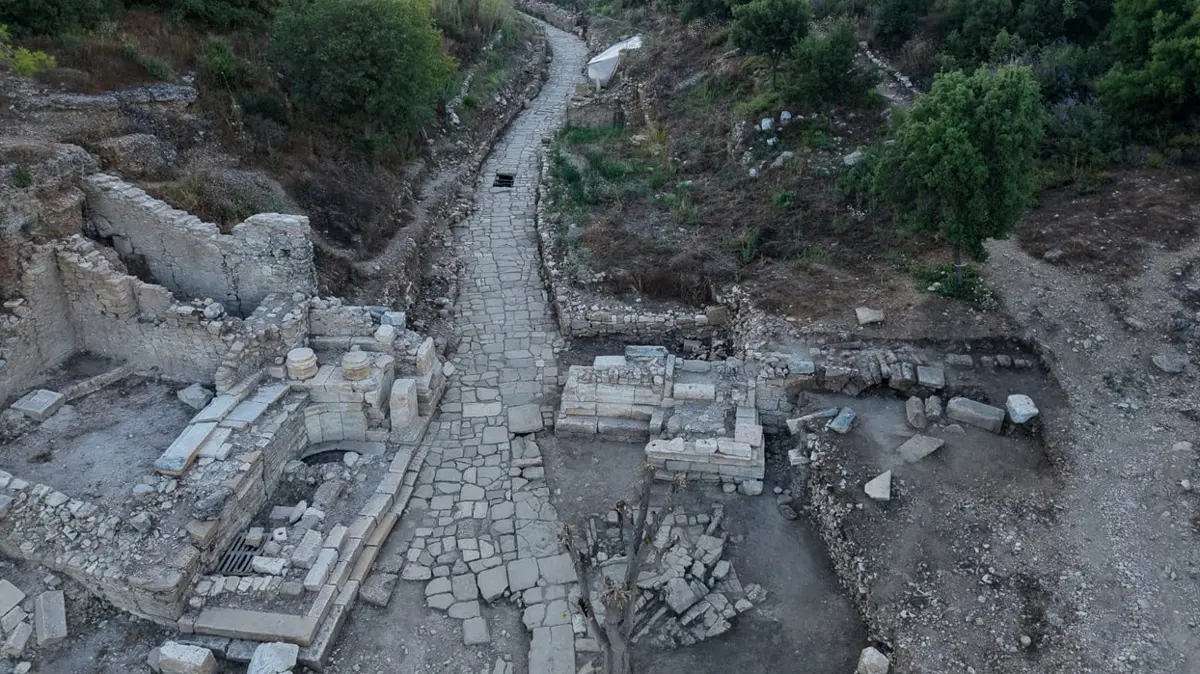 Aspendos'ta heyecanlandıran keşif! 2 bin yıllık cadde bulundu
