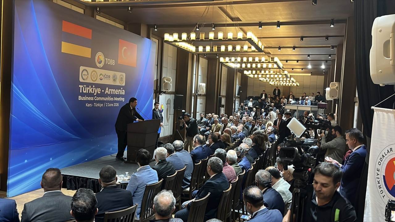 Kars'taki toplantıda Türkiye-Ermenistan ilişkilerinde "tarihi eşik" vurgusu