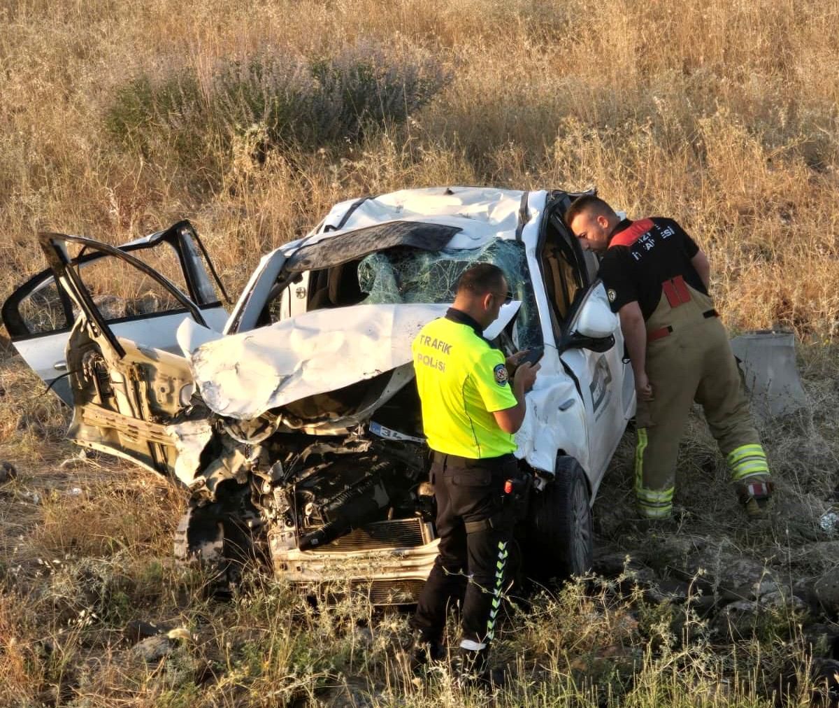 Şırnak'ta otomobil şarampole devrildi: 1 ölü, 2 yaralı
