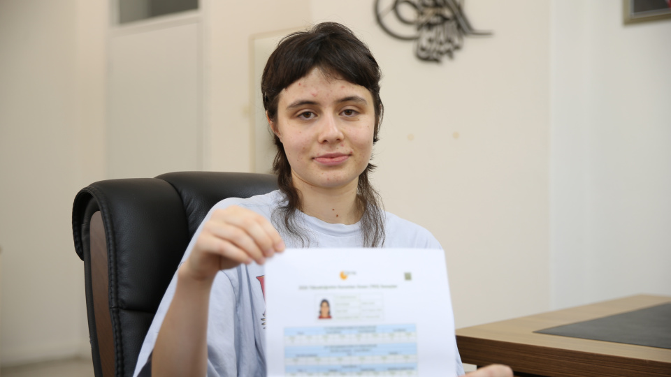 YKS'de Fransızca alanında Türkiye birincisi olan öğrenci tıp okumayı hedefliyor